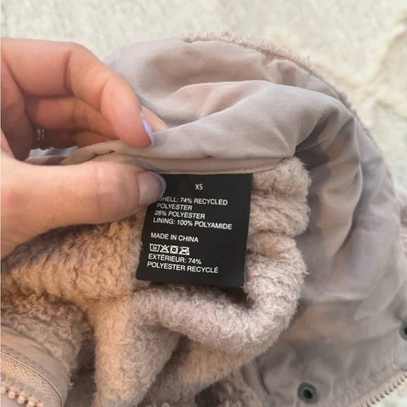 Vuori Women's Cozy Sherpa Jacket - Picture 6 of 6